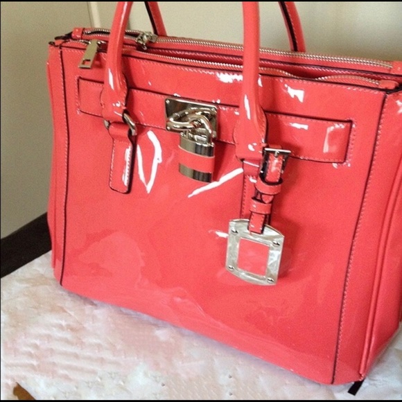 New Le Chateau Handbag - Picture 2 of 11